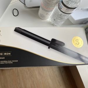 Hot Tools Pro Artist Black Gold Digital Salon Hair Curling Iron. New